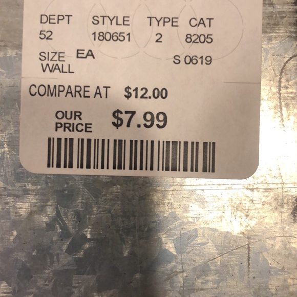 Metal entryway mail and key holder - Picture 4 of 5